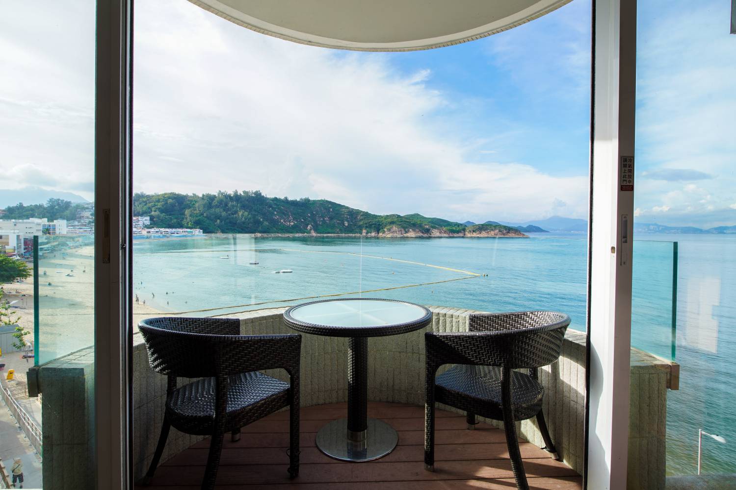 【Happy Summer Staycation】Ocean View Room Accommodation + Seaview Balcony + Breakfast + Seafood Dinner｜ The Warwick Hotel